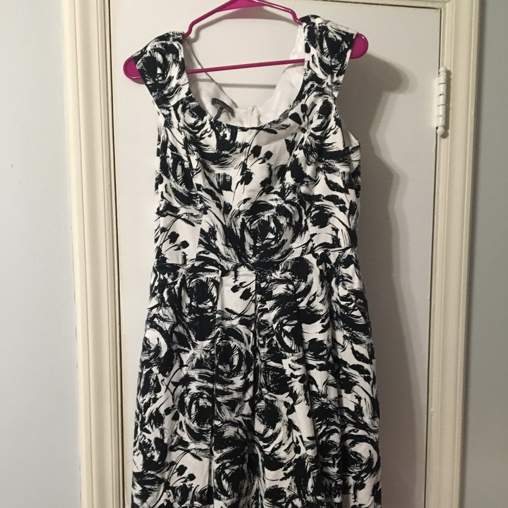 Floral dress with pockets